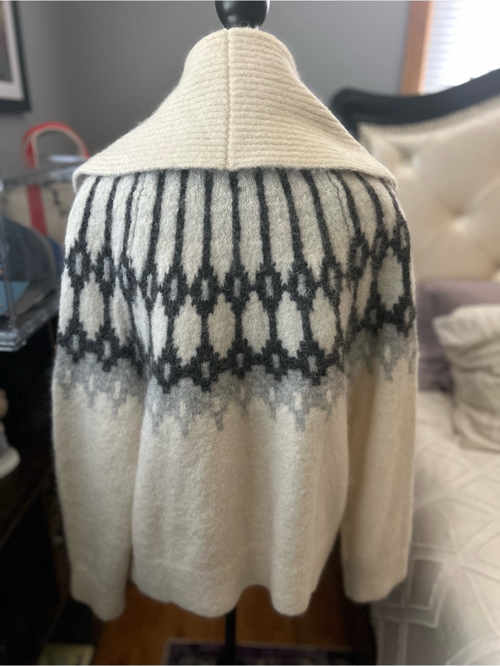 Banana Republic Factory Cardigan - Picture 4 of 8